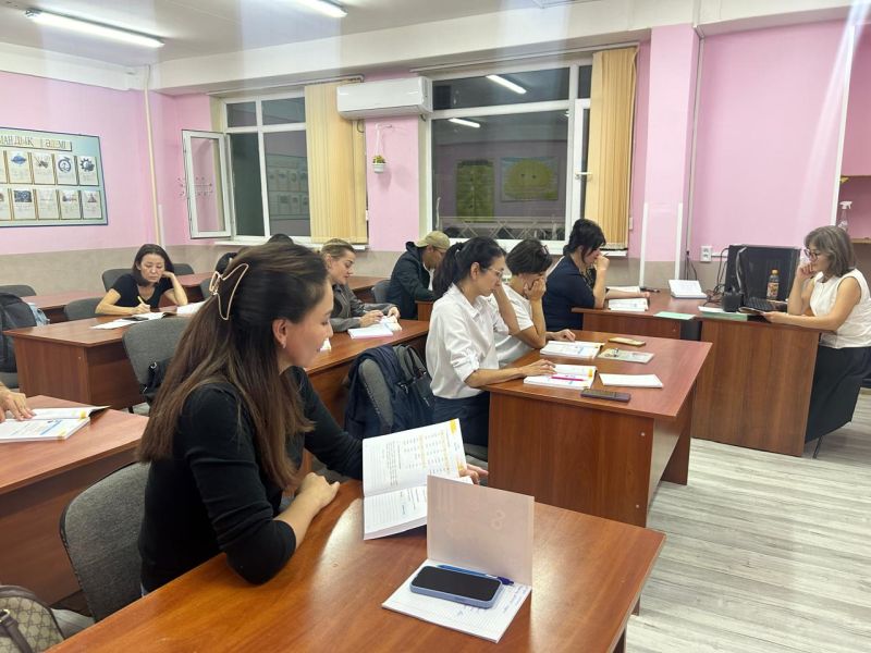 Теміржолшы қазақ тіліннен сабақ беріп жүр