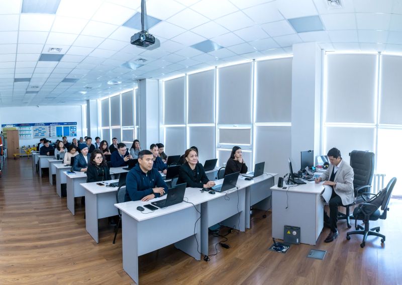 Внутренние тренеры КТЖ прошли тренинг по применению ИИ в работе