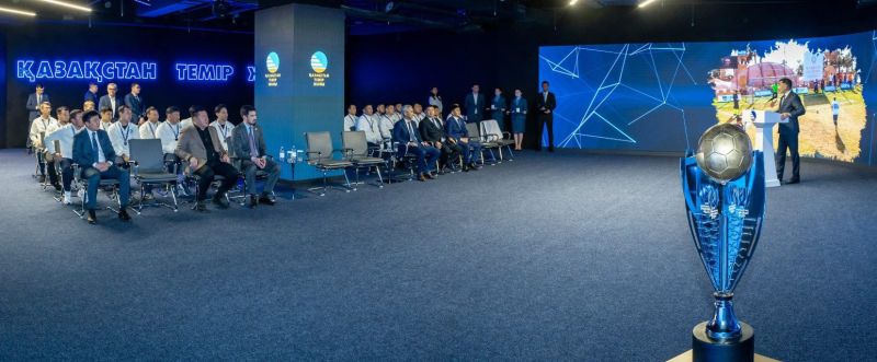 ҚТЖ басшысы жеңіспен оралған футболшылар командасын марапаттады