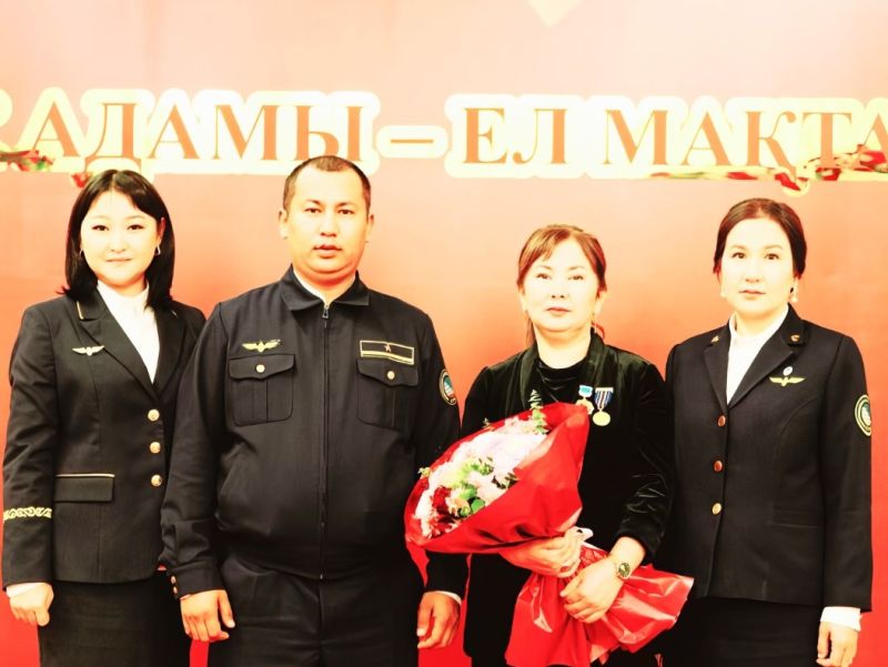 Облыс әкімі теміржолшылар әулетін марапаттады