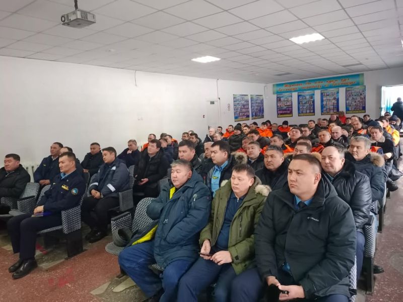 Вопросы безопасности движения и охраны труда обсудили на станции Жанаарка