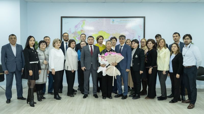 Менеджер департамента коммерческой работы с грузами Сауле Шарипова отметила юбилей