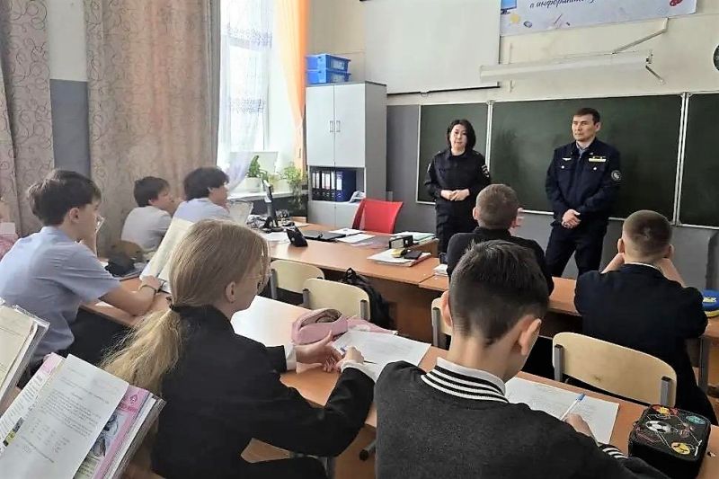 Железнодорожники и полиция проводят профилактические беседы с подростками в Соль-Илецке