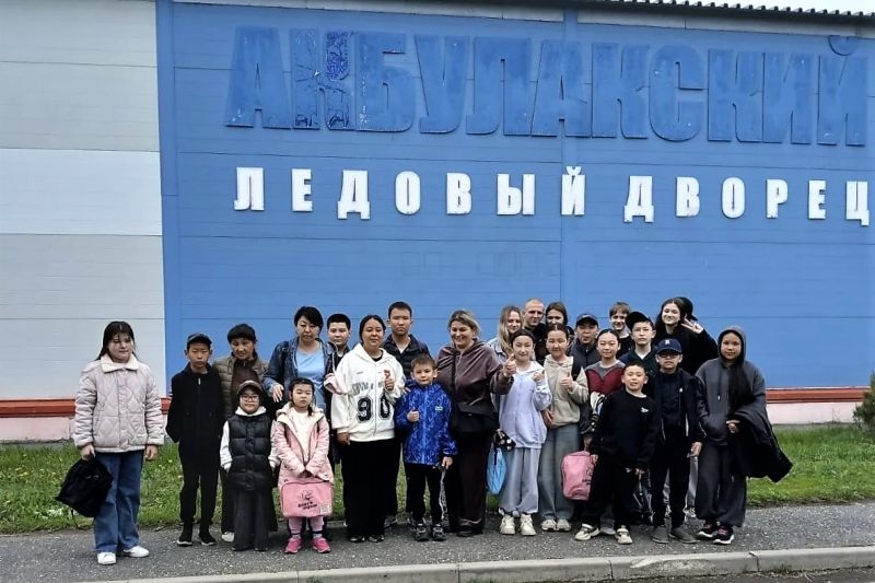 Профком организовал для детей илецких железнодорожников поездку в ледовый дворец