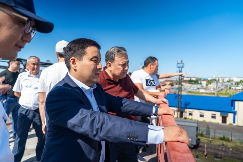 Глава ҚТЖ посетил маневровый пост электрической централизации и ознакомился с ходом строительства вокзала Астана-1