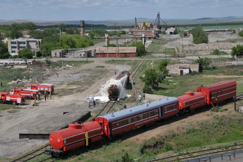 Пожарные поезда КТЖ оказали помощь в тушении природных пожаров в двух регионах