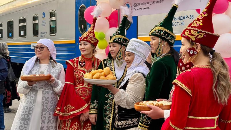 Более 2,3 тысячи пассажиров совершили путешествия на туристических поездах КТЖ