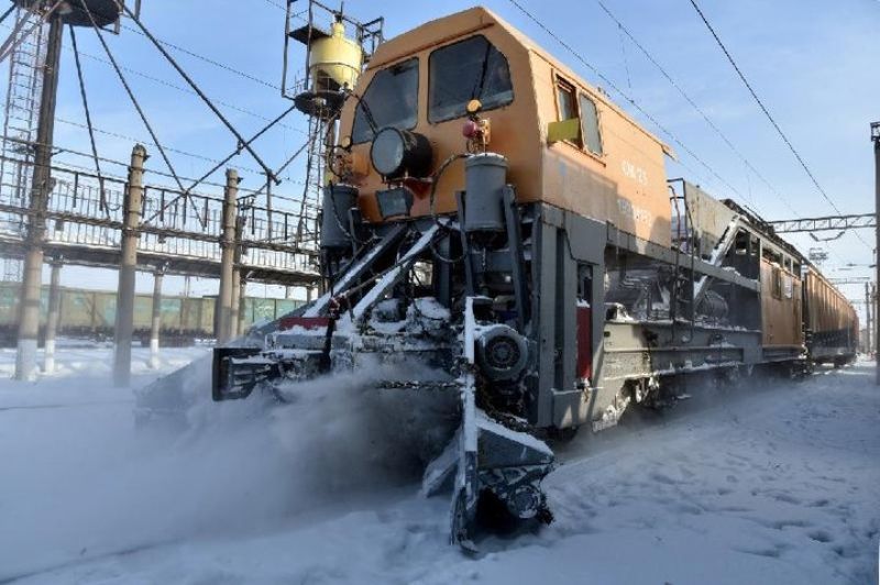 Теміржолдардан қарды тазалау тәулік бойы жүргізілуде