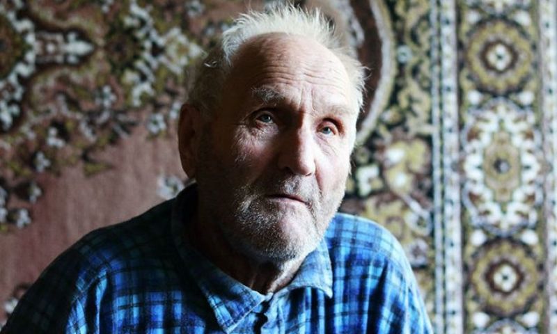 Псковские власти и РЖД купили квартиру пенсионеру, живущему в пристройке на станции
