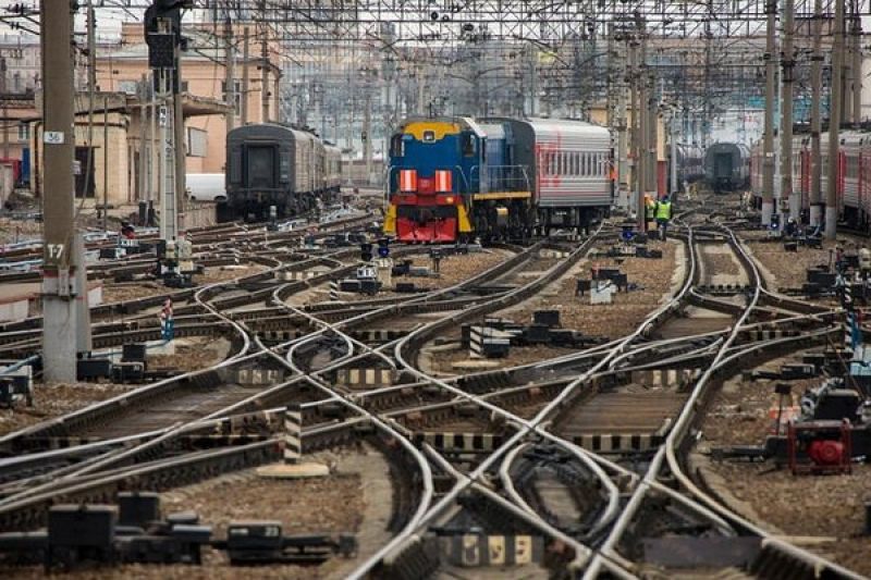 Президент Киргизии отметил большой потенциал сотрудничества с РФ в сфере железных дорог