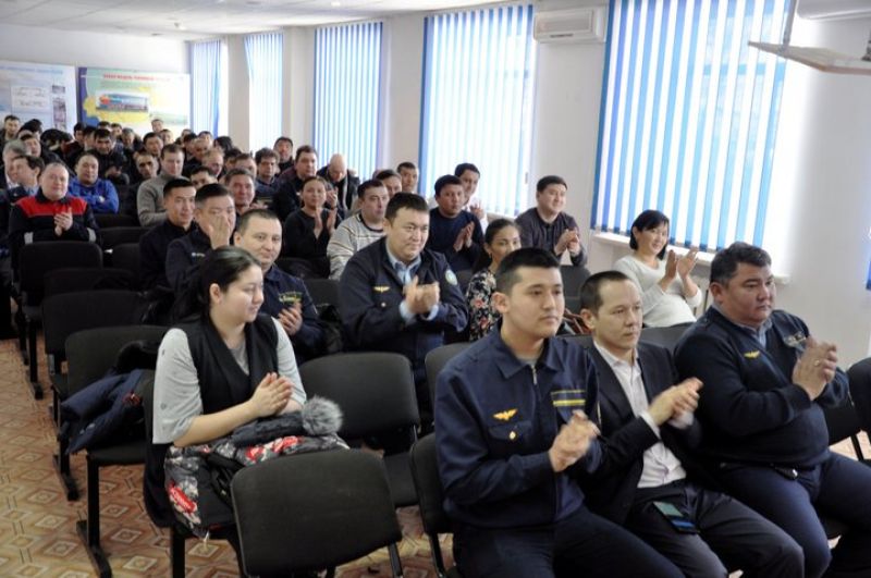 Теміржолшылар көпбалалы отбасыларға көмектесуде