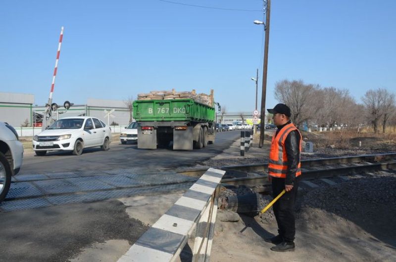 В Алматы проверили состояние железнодорожных переездов