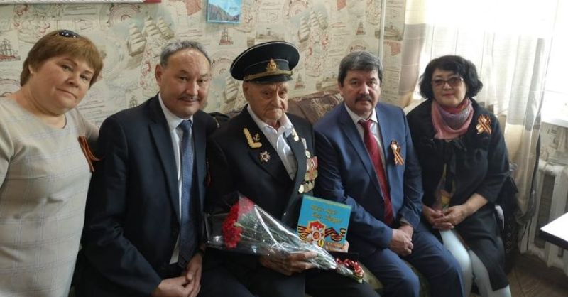 Железнодорожники станции Нур-Султан навестили 11 ветеранов ВОВ