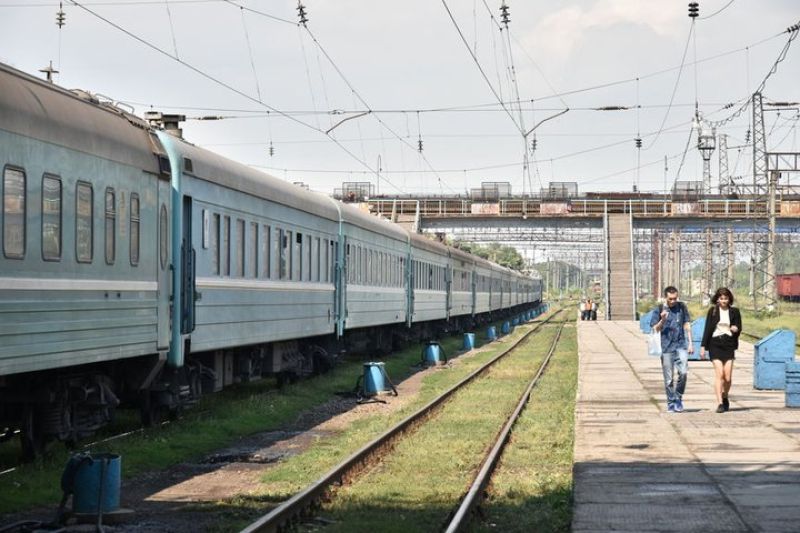 10 поездов изменили маршруты из-за взрывов в Арыси