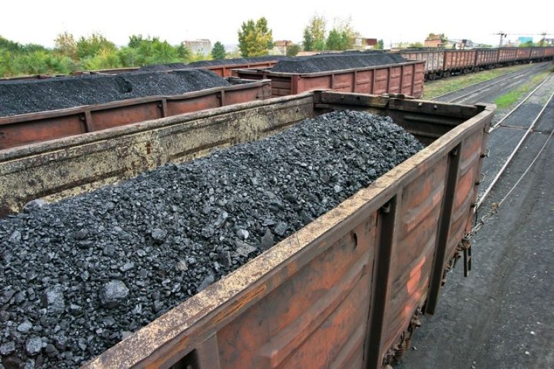 Более 400 казахстанских вагонов с углем простаивают на границе с Россией