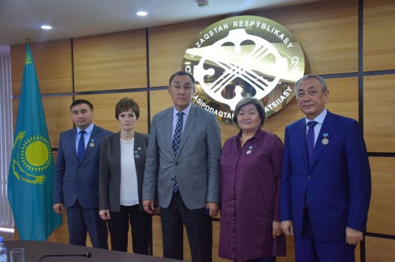 Бердибека Сапарбаева наградили знаком «Үздік әлеуметтік әріптес»
