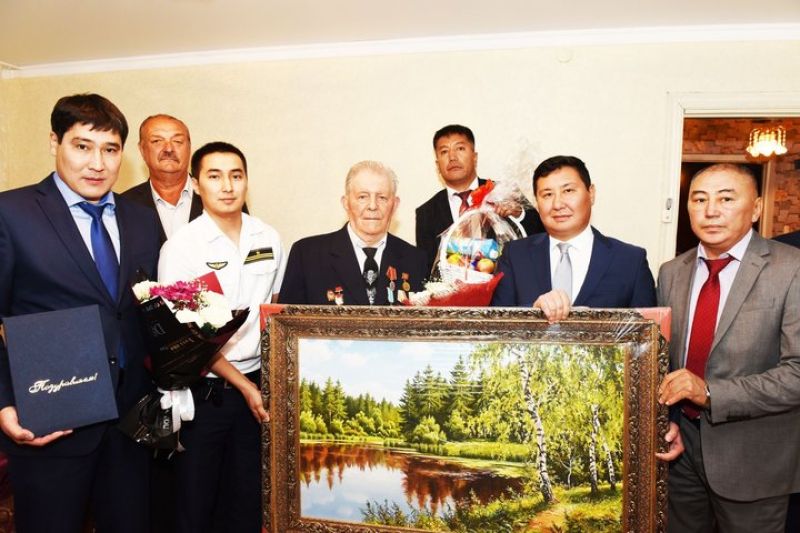 «КТЖ – Грузовые перевозки» поздравили Почетного железнодорожника с 90-летним юбилеем