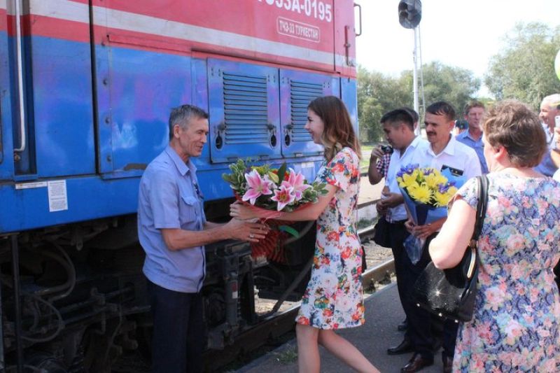 Встретили машиниста из рейса и проводили на заслуженный отдых