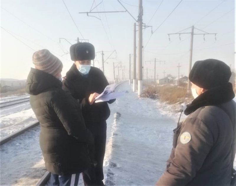 Железнодорожники и полицейские Нур-Султана провели профбеседы с населением