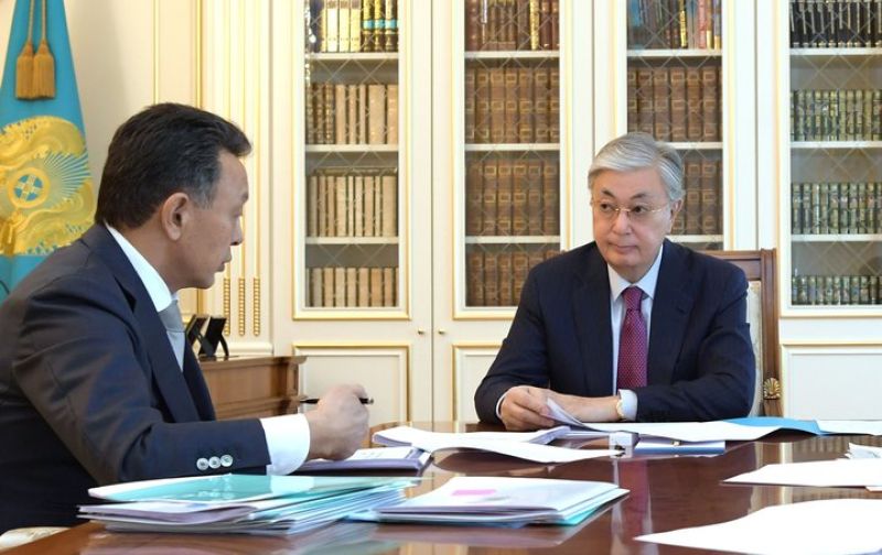 Токаев поручил повысить качество железнодорожных пассажирских перевозок