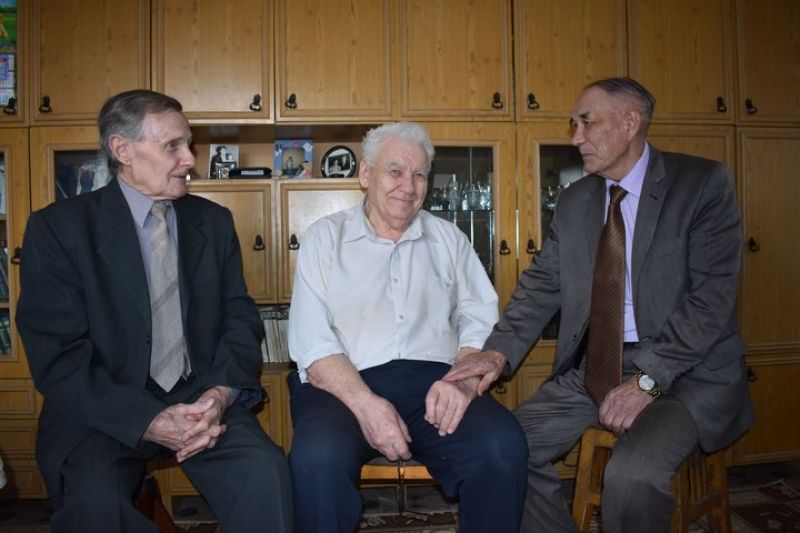 Благодарность и почет: в Уральске навестили почетных железнодорожников