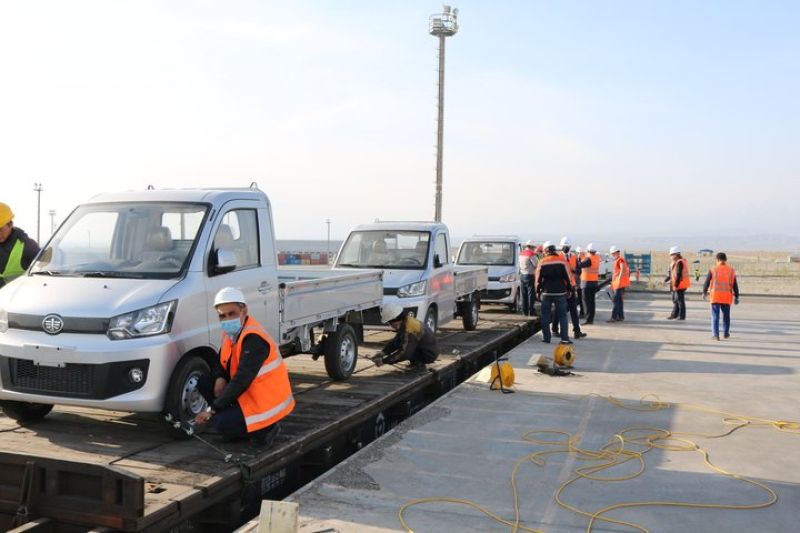 Успешно реализован контракт на перегруз автотранспорта