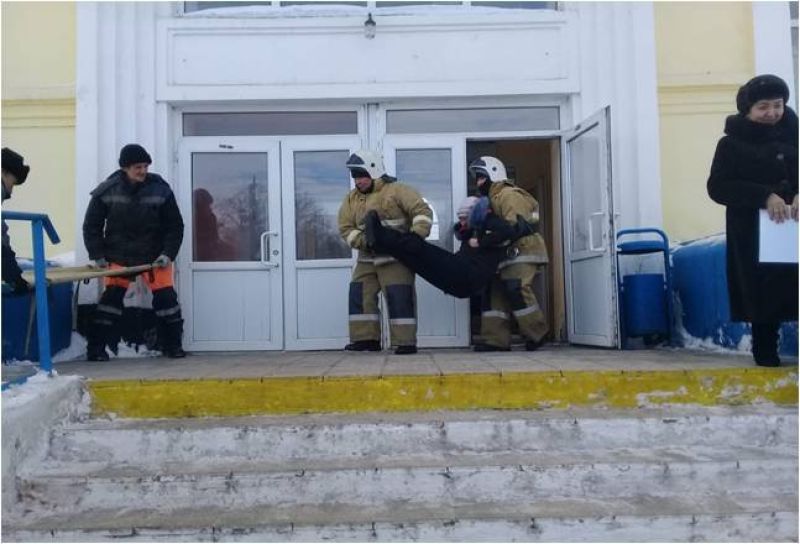 Пожарные "тушили" железнодорожный вокзал в Кушмуруне (+фото)