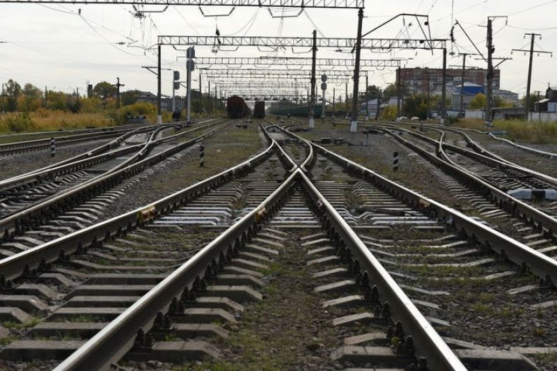 Под Карагандой поезд сбил мужчину