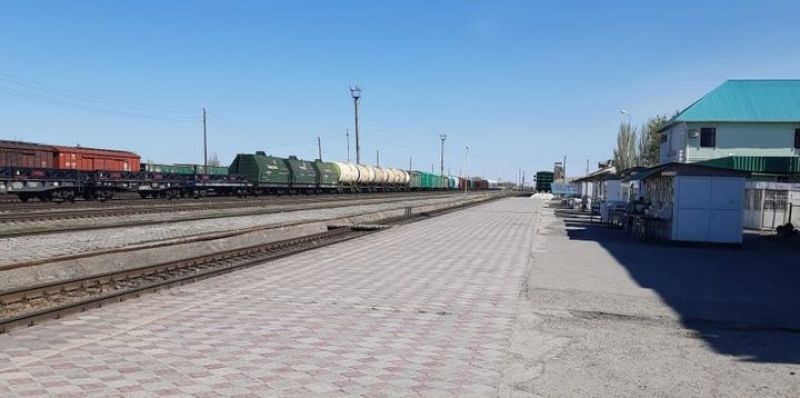 Үнсіздік жайлаған шиелі
