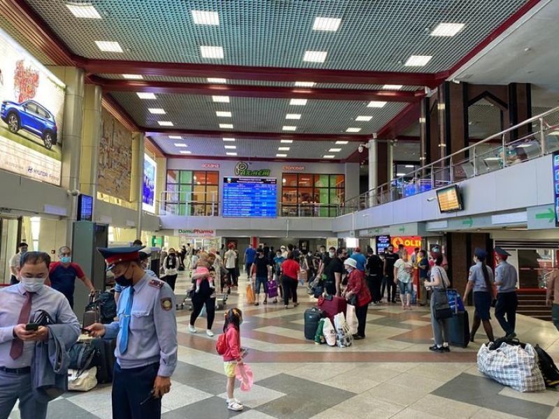 Полицейские проверили соблюдение санитарных норм на вокзале Нур-Султана