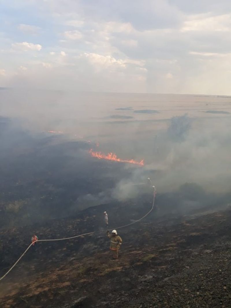 Крупный степной пожар ликвидировали в Уральске