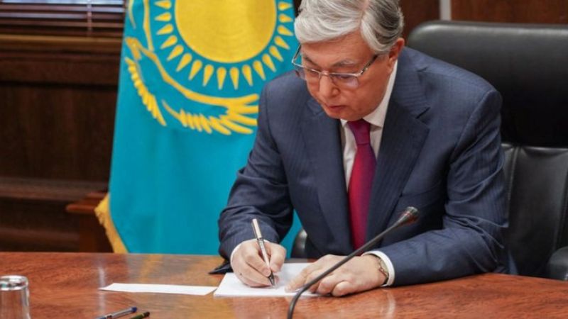 Токаев объявил 13 июля днем траура по жертвам от коронавируса в Казахстане