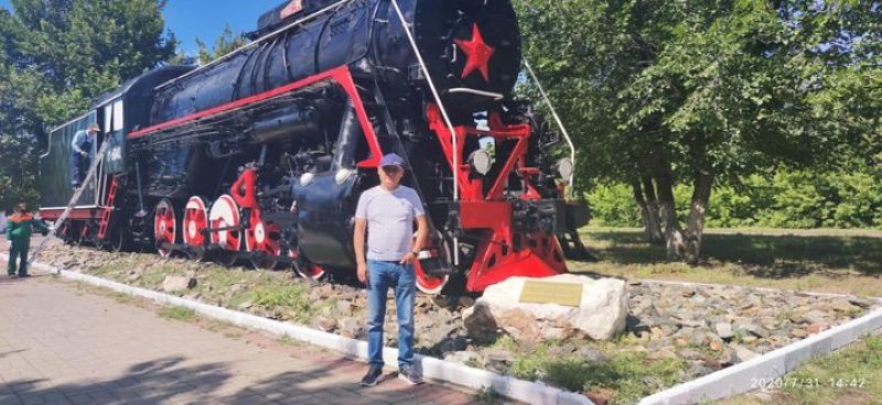 Обновили паровоз возле вокзала Оскемен-1