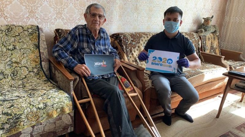 Вручили продуктовые корзины 10 ветеранам