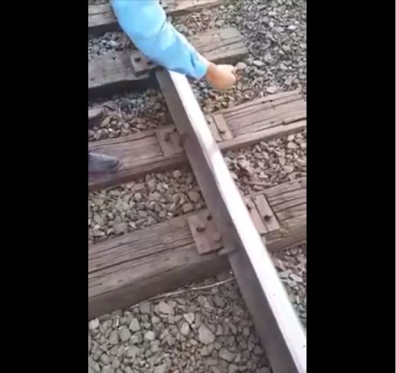 В КТЖ прокомментировали видео в соцсетях с негодными шпалами