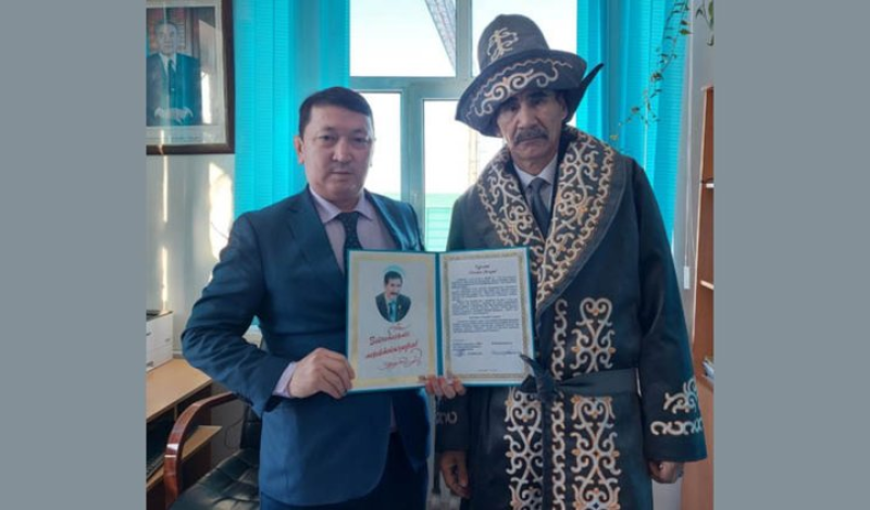 Темір жол саласында 40 жыл еңбек еткен маманды әріптестері зейнетке шығарып салды