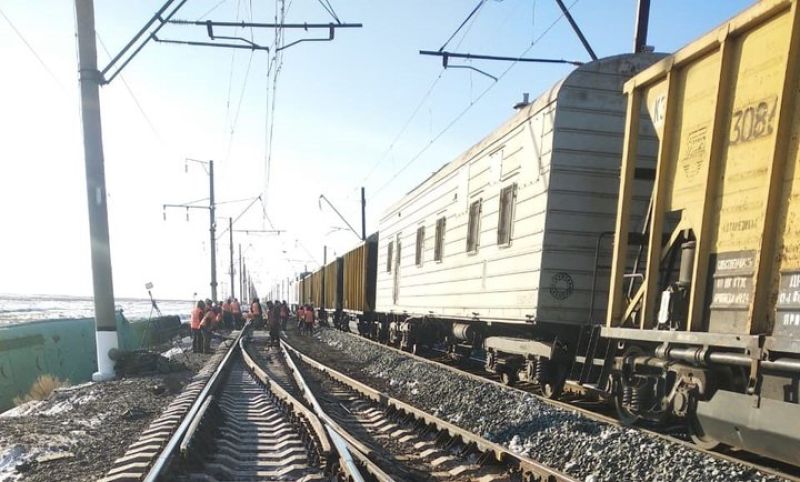 Сход 12 вагонов произошел в Жамбылской области