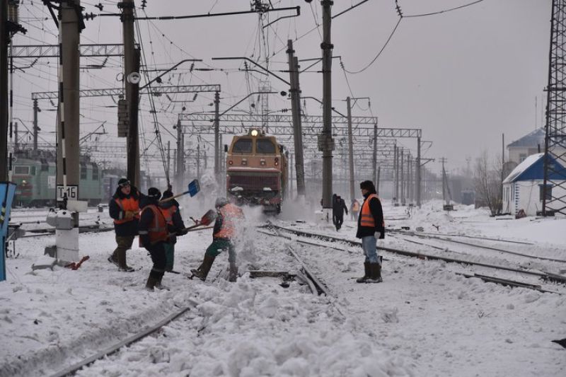 Свыше 250 км полотна очистили железнодорожники Астанинской дистанции пути