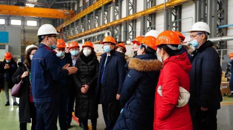 ҚТЖ заңгерлері Локомотив құрастыру зауытын аралап көрді