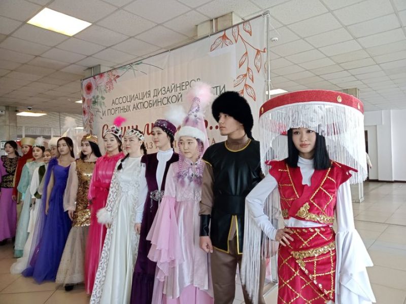 Ақтөбе вокзалында ұлттық киімдер жәрмеңкесі өтті