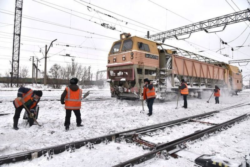 Свыше 80 тыс. км железнодорожных путей очистили от снега работники ҚТЖ с начала зимы