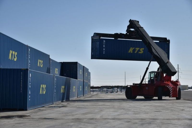 Қытай жерінде тұрып қалған контейнерлер елге жеткізіле бастады