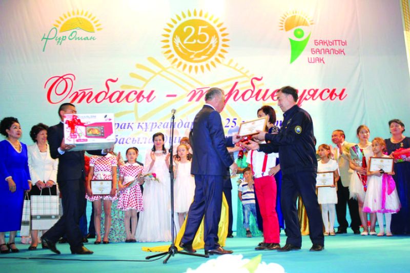 Машинист көмекшісінің жанұясы марапатталды
