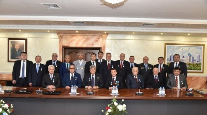Мерейтойлық төсбелгімен марапаттады