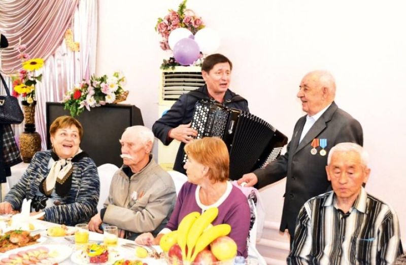 Қарттарым аман-сау жүрші...