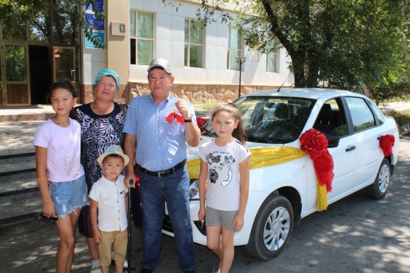 Әріптестері  автокөлік сыйлады…
