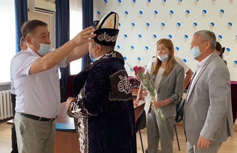 Теміржол атакәсібіне айналған әулет өкіліне құрмет көрсетілді