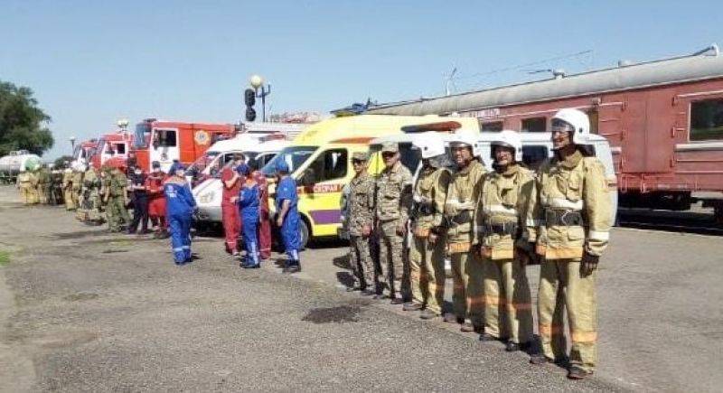 На вокзале Уральска "потушили" железнодорожные цистерны с нефтепродуктами