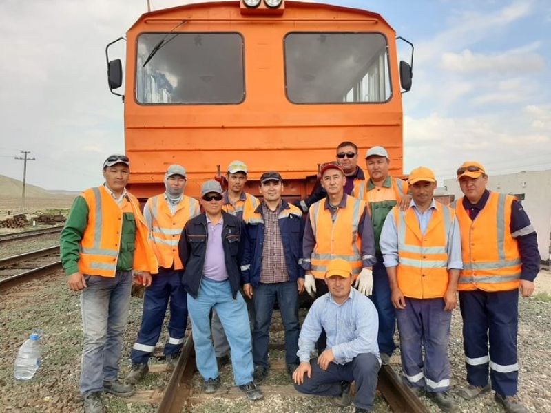 Жаңа технология күрек көтеріп жүрген жол жөндеушілердің жұмысын жеңілдетті