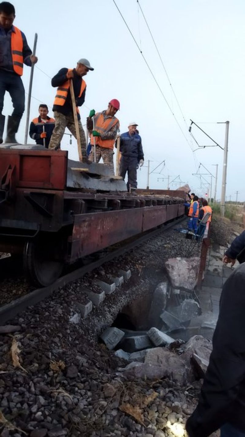 Участвовавших в ликвидации последствий на участке Шу – Аспара железнодорожников представят к наградам